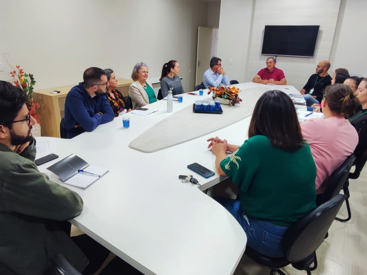 Grupo de trabalho que debate o fluxo migratório tem novos encaminhamentos em reunião realizada na Câmara Municipal 