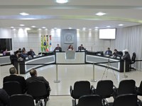 Projeto de Lei que redistribui vaga de profissional contábil para a Secretaria de Saúde é aprovado com abstenções e voto contrário 