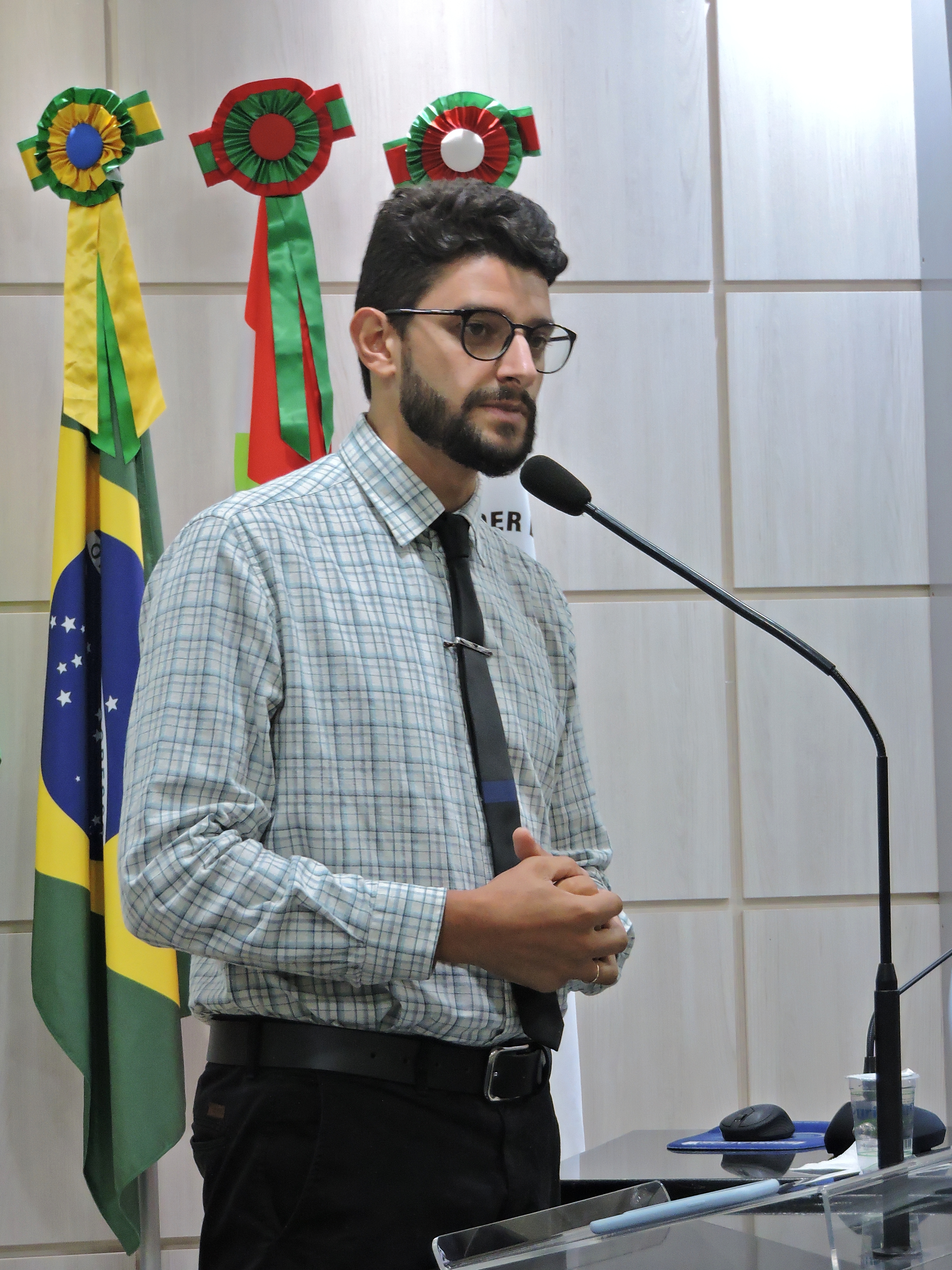 Rennã Fedrigo sugere melhorias na pavimentação do Cemitério Jardim da Saudade